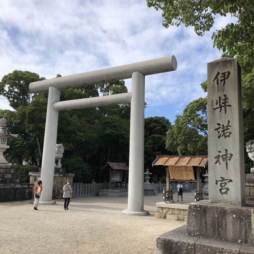兵庫県淡路島にある伊弉諾神宮の鳥居です。